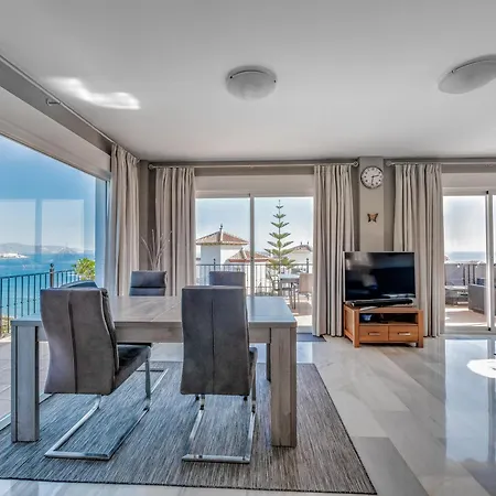 Beautiful With Private Heated Pool In Nerja Villa