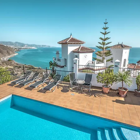 Beautiful With Private Heated Pool In Nerja Villa