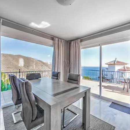 Beautiful With Private Heated Pool In Nerja Villa *
