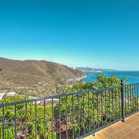 Beautiful With Private Heated Pool In Nerja Villa