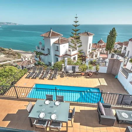 Beautiful With Private Heated Pool In Nerja Villa *